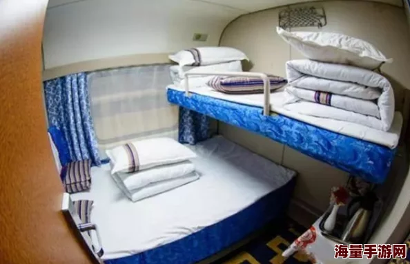 软卧车厢里的故事：边途旅行的芬芳与车窗外美丽风景的唤醒