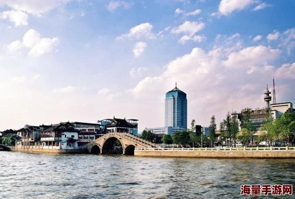 《一刀传世》与《龙城争霸》：哪款游戏更胜一筹，玩家口碑与特色对比解析