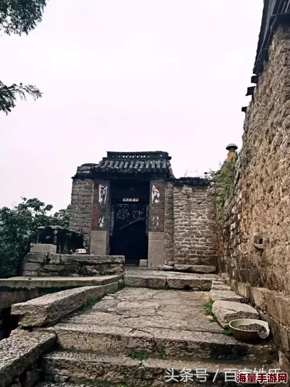 云悠悠流口水流眼泪，展现了人们对生活的感慨与无奈，情感深邃而真实，引发共鸣