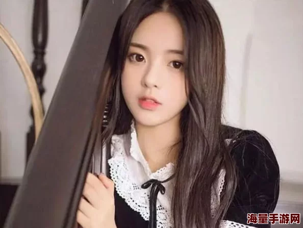 菲律宾精神小妹：她的神秘背景和与明星们的亲密关系引发热议，粉丝纷纷猜测她的真实身份！
