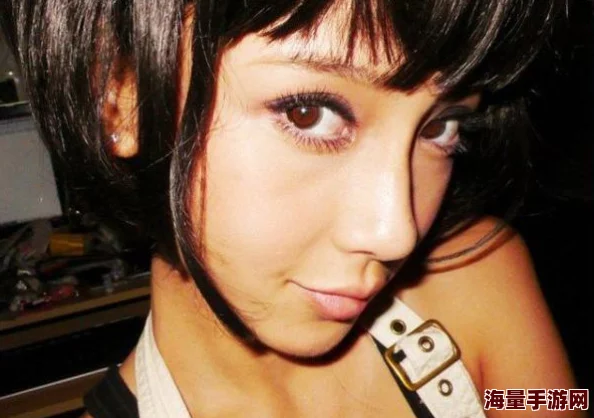 汇编女性＂：某女星被曝整容绯闻，疑似与富商传绯闻，网友热议其神秘过往及真实身份