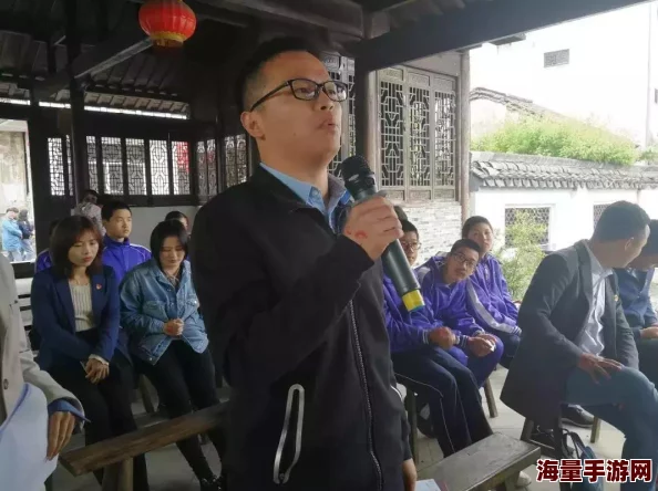 英语班长要看我的小积极，这句话表达了我希望班长关注和认可我在学习英语方面的小进步与努力