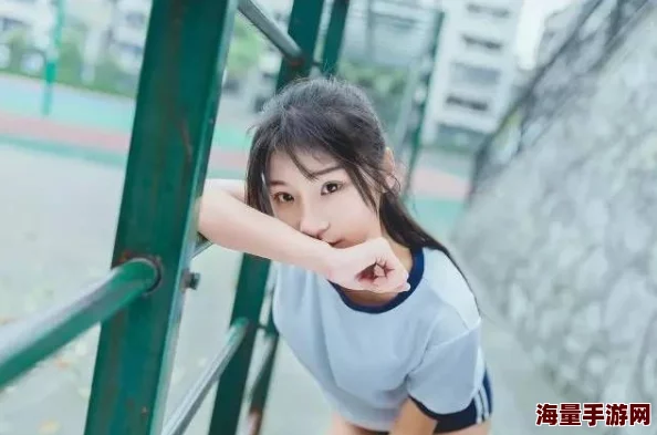 白丝校花 扒腿让我C在线观看：网友曝光内幕，原来是为了复仇！