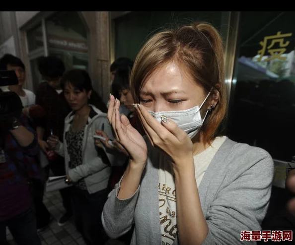 胸交到底有多爽＂：某男星被曝与女友亲密合照，网友热议其是否喜欢胸交