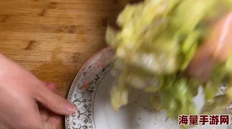 震惊！边亲边解衣服gif竟然引发了网友们的热议，背后隐藏着不为人知的故事和真相！