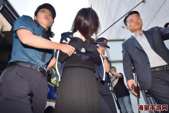 姐姐说家里没人我们可以在一起吗？她的提议让我心跳加速，难道这意味着我们的关系将更进一步？
