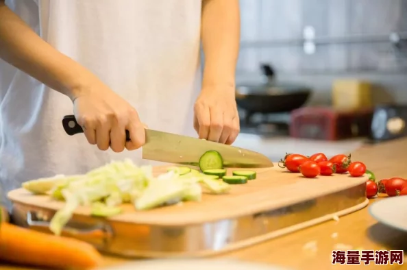 日本亲与子乱厨房：家庭烹饪新风潮，亲子互动增进感情，共享美味时光的乐趣与挑战