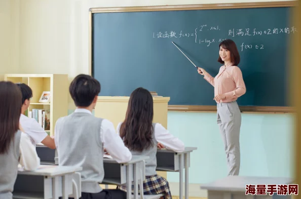 老师第一次和初一学生见面介绍：新学期伊始，教师与学生的首次互动充满期待与温暖，共同开启学习之旅