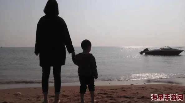 海角披风少年 妈妈：最新动态揭示母子情深，感人故事引发广泛关注与讨论