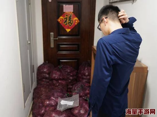 男人摸女人逼，许多网友对此表示反感，认为这种行为侵犯了女性的个人空间和尊严，应当受到谴责
