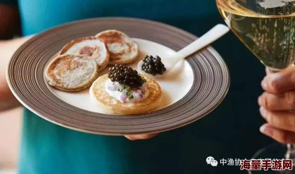 旅行者将心海焯出鱼子酱，奇妙旅程引发全球美食热潮，舌尖上的奢华体验震撼味蕾！