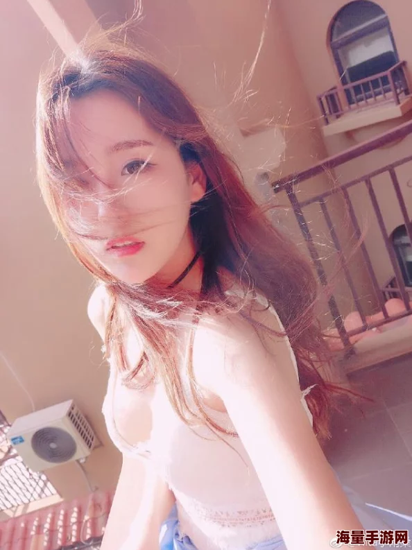 护士美女脱白内裤光屁股图片引发网友热议，大家对这种内容的传播和影响表示担忧，认为应加强网络监管