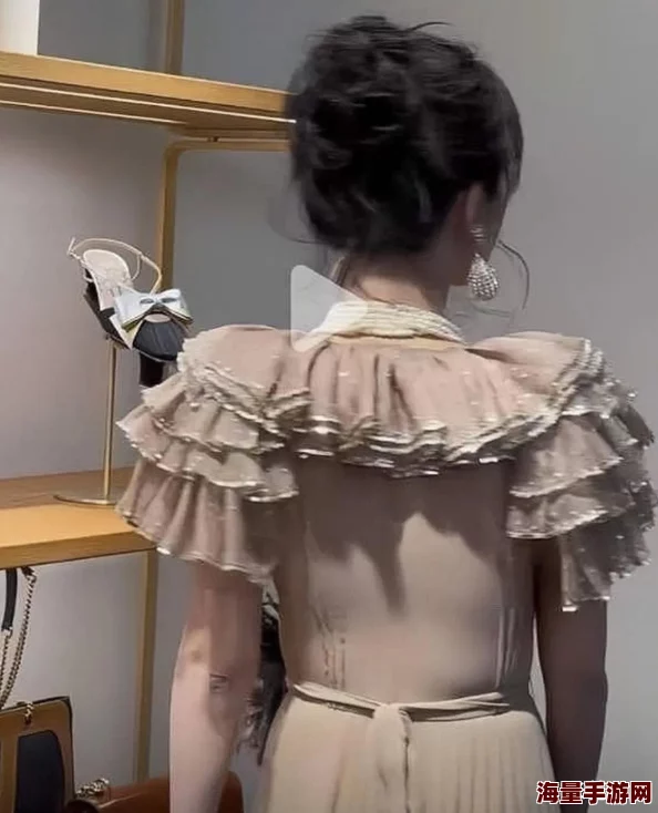 又大又湿又紧又爽a视频：最新动态显示该视频在社交平台上引发热议，吸引了大量观众的关注与讨论