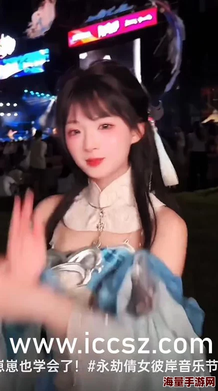 FXX室白丝m开腿单脚吊，真是让人想象无限，这种创意太大胆了！