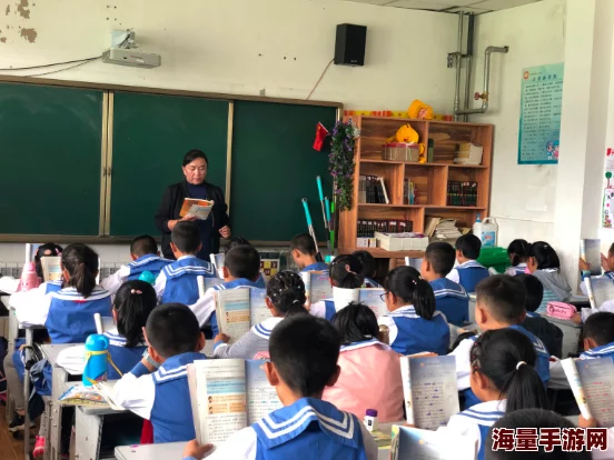 乖夹住了上课别掉出来，学生们纷纷分享课堂趣事，老师也加入互动让学习更有趣！