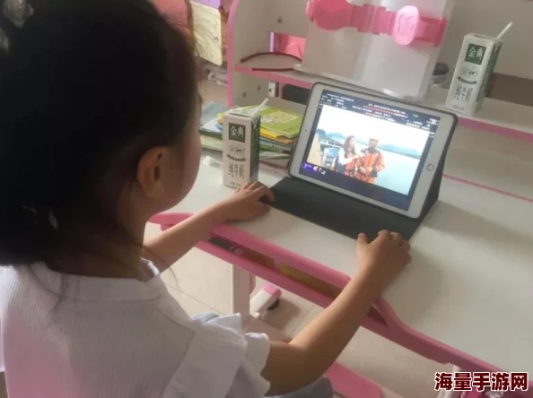 女生裸胸视频网友认为这种内容不应被传播，可能对青少年产生负面影响，同时也呼吁加强网络监管和保护隐私