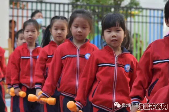 快乐学园环境优美，设施齐全，老师专业，孩子们都很开心