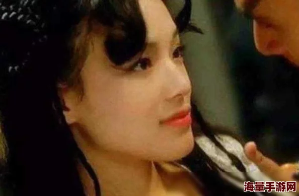 香港经典三级片重映潮引发怀旧热潮影迷纷纷回顾经典情欲电影的黄金时代