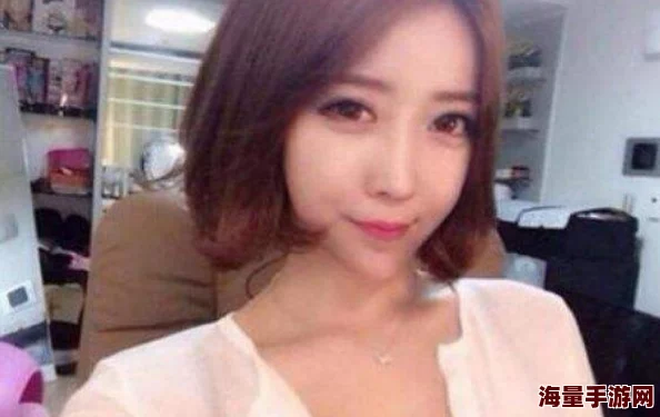 女人逼视频最近爆红的短视频平台上，一位才华横溢的女主播凭借其独特的表演风格和幽默感，吸引了大量粉丝关注她的创意内容不仅让人捧腹大笑，还引发了网友们的热烈讨论和模仿潮流