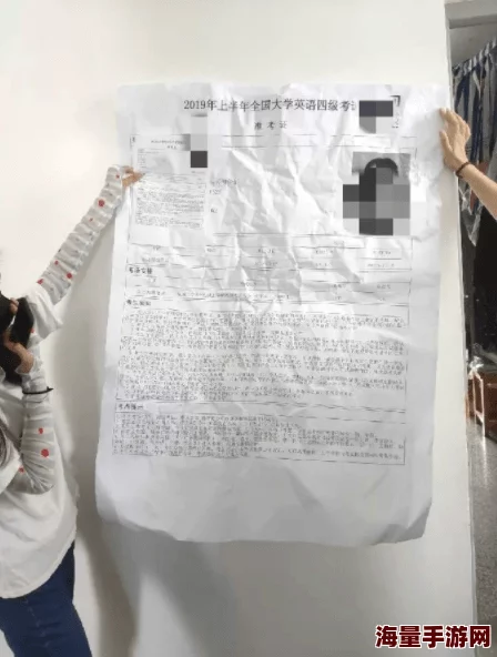 我乐于助人的室友最近帮助邻居修理了漏水的水管并获得了大家的赞赏