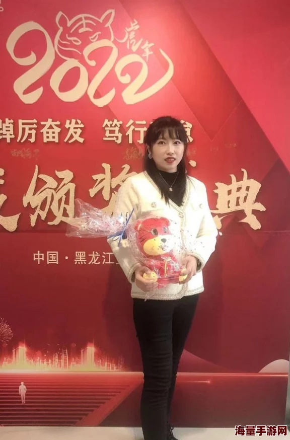 侯龙涛何丽萍积极向上勇敢追梦携手共创美好未来